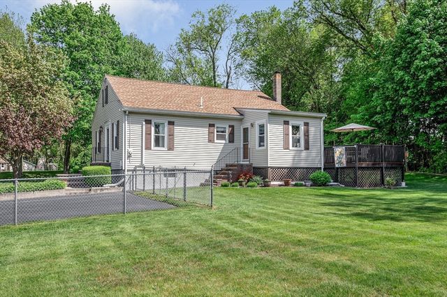 31 Iona Ave, Dracut, MA 01826