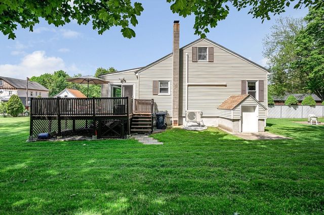31 Iona Ave, Dracut, MA 01826