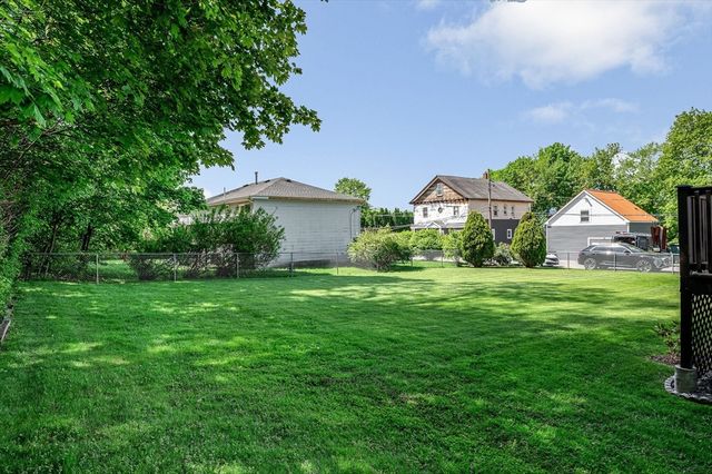 31 Iona Ave, Dracut, MA 01826