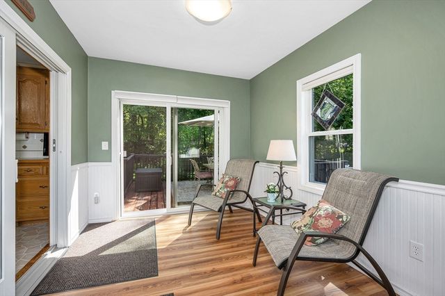 31 Iona Ave, Dracut, MA 01826