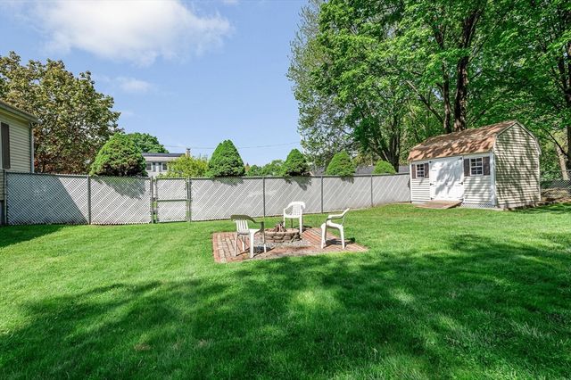 31 Iona Ave, Dracut, MA 01826