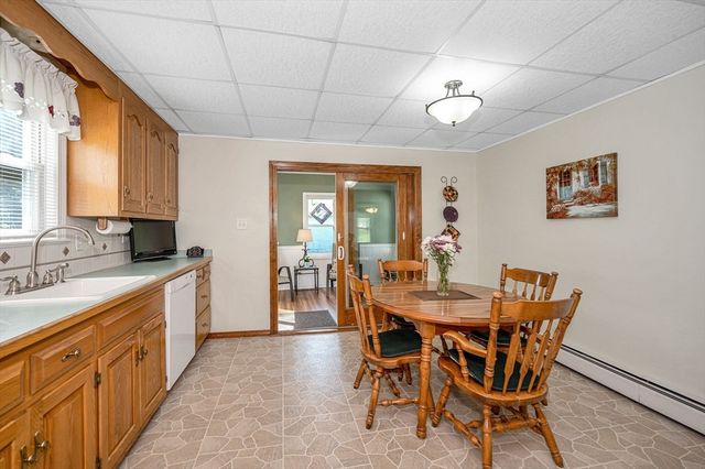 31 Iona Ave, Dracut, MA 01826