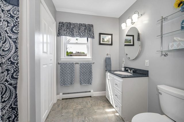 31 Iona Ave, Dracut, MA 01826