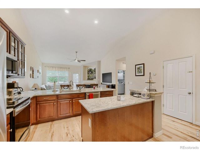 537 Peregrine Circle, Longmont, CO 80504