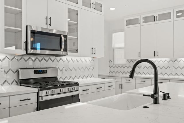 73584 Henri Drive, Palm Desert, CA 92211