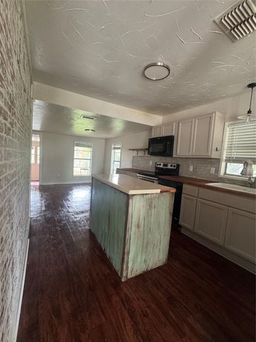 1002 E Dodge Street, Stephenville, TX 76401