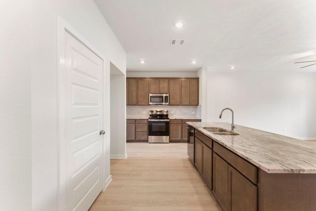 235 New Dawn Trail, Huntsville, TX 77320
