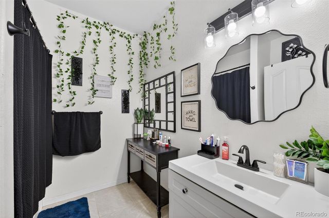 11886 Helena Street, Commerce City, CO 80022