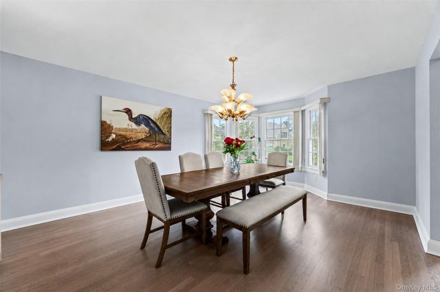 14 Mackay Way, Roslyn, NY 11576