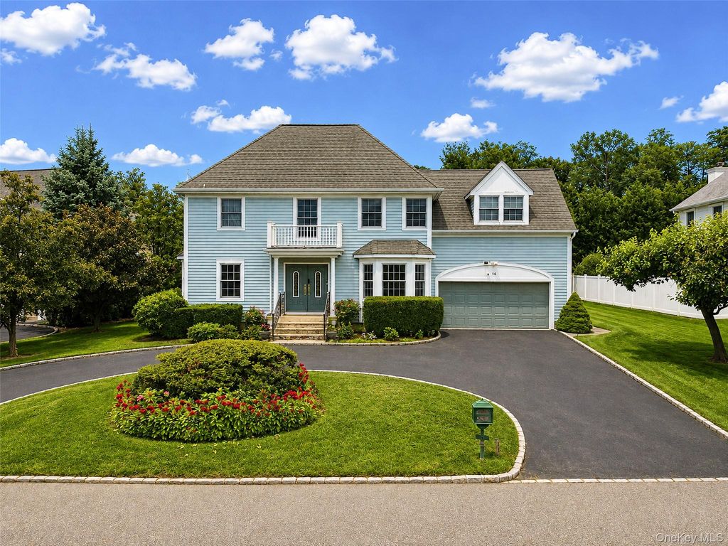 14 Mackay Way, Roslyn, NY 11576 — exterior