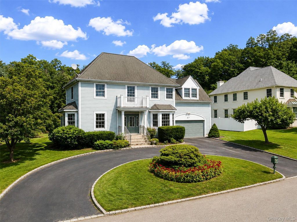 14 Mackay Way, Roslyn, NY 11576 — photo 2