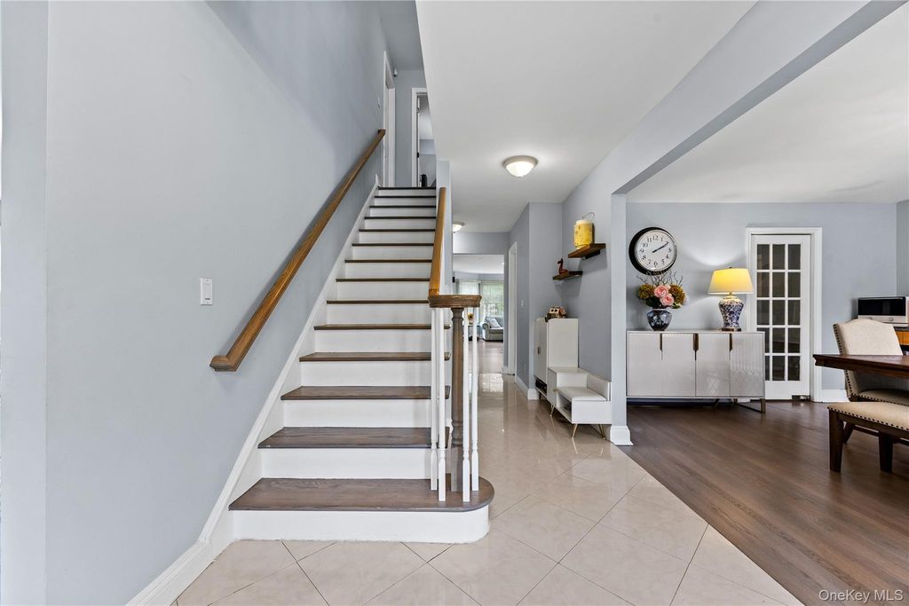 14 Mackay Way, Roslyn, NY 11576 — photo 3