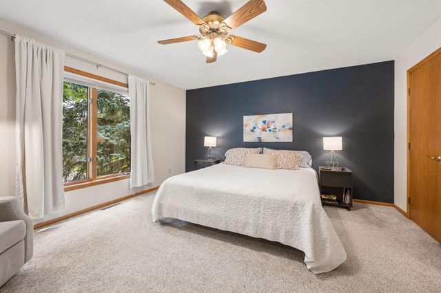 1584 Lake Susan Hills Drive, Chanhassen, MN 55317