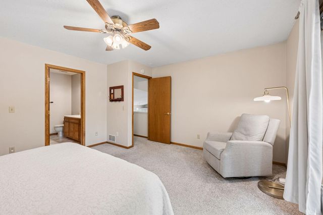 1584 Lake Susan Hills Drive, Chanhassen, MN 55317