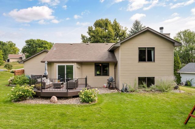 1584 Lake Susan Hills Drive, Chanhassen, MN 55317