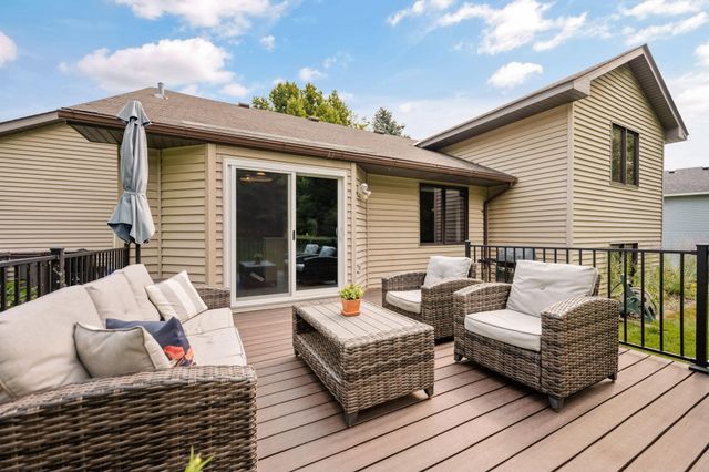 1584 Lake Susan Hills Drive, Chanhassen, MN 55317