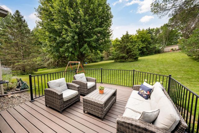 1584 Lake Susan Hills Drive, Chanhassen, MN 55317