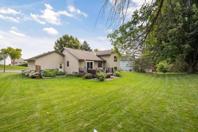 1584 Lake Susan Hills Drive, Chanhassen, MN 55317