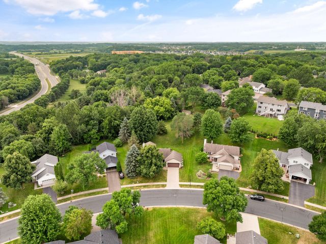 1584 Lake Susan Hills Drive, Chanhassen, MN 55317