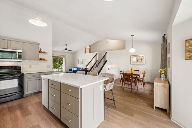 1584 Lake Susan Hills Drive, Chanhassen, MN 55317