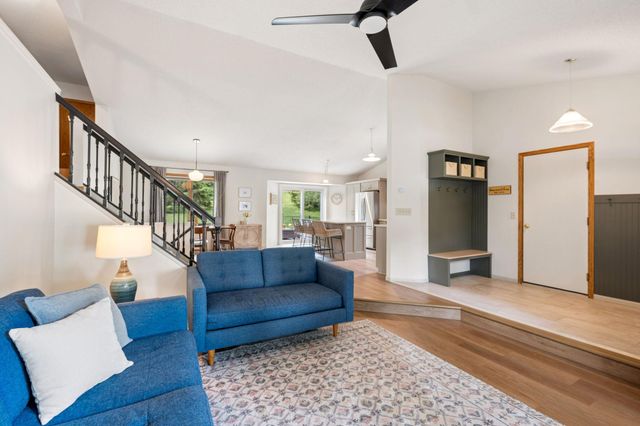 1584 Lake Susan Hills Drive, Chanhassen, MN 55317