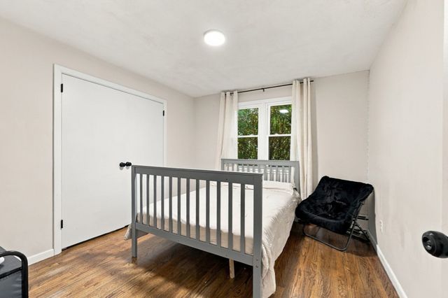17 Oakridge St, Ludlow, MA 01056