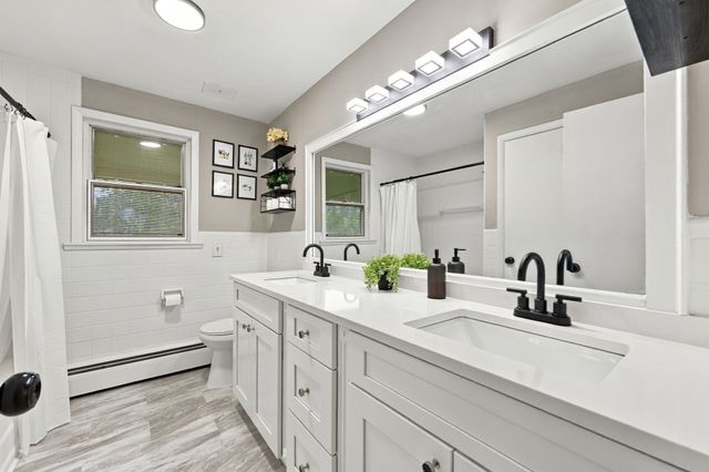 17 Oakridge St, Ludlow, MA 01056