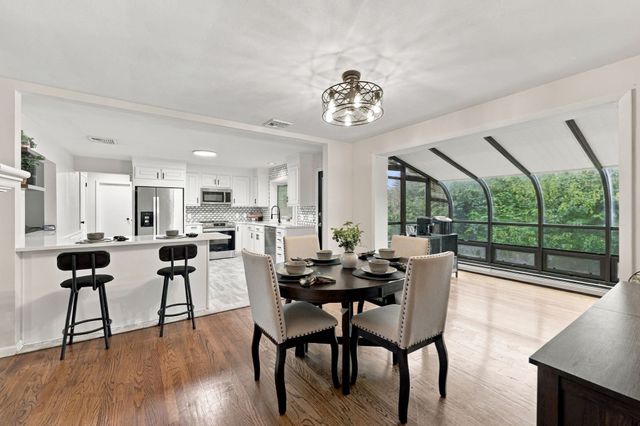 17 Oakridge St, Ludlow, MA 01056