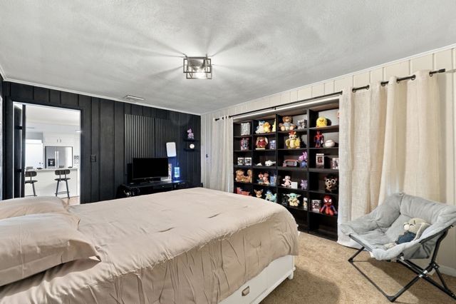 17 Oakridge St, Ludlow, MA 01056