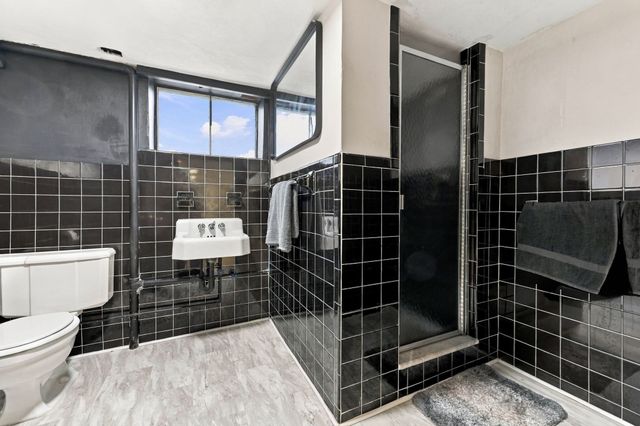 17 Oakridge St, Ludlow, MA 01056