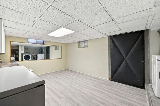 17 Oakridge St, Ludlow, MA 01056
