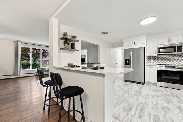 17 Oakridge St, Ludlow, MA 01056