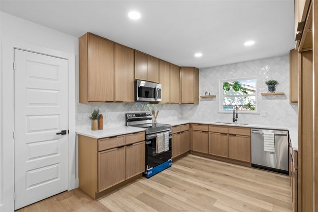 3035 Mark Twain Drive, Farmers Branch, TX 75234