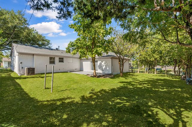 3035 Mark Twain Drive, Farmers Branch, TX 75234