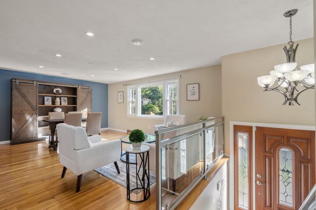 16 Bacon Rd, Framingham, MA 01701