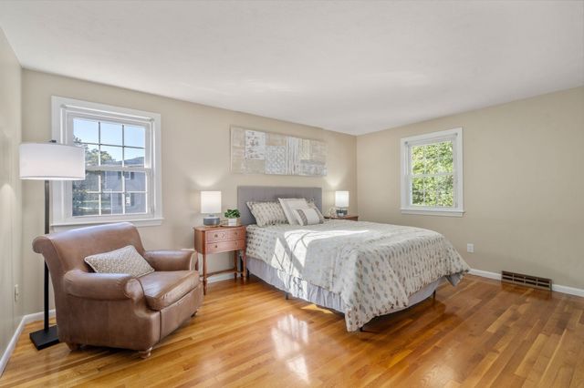 16 Bacon Rd, Framingham, MA 01701
