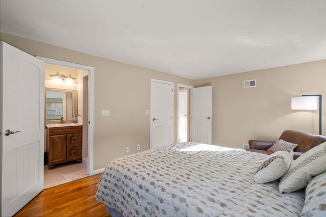 16 Bacon Rd, Framingham, MA 01701