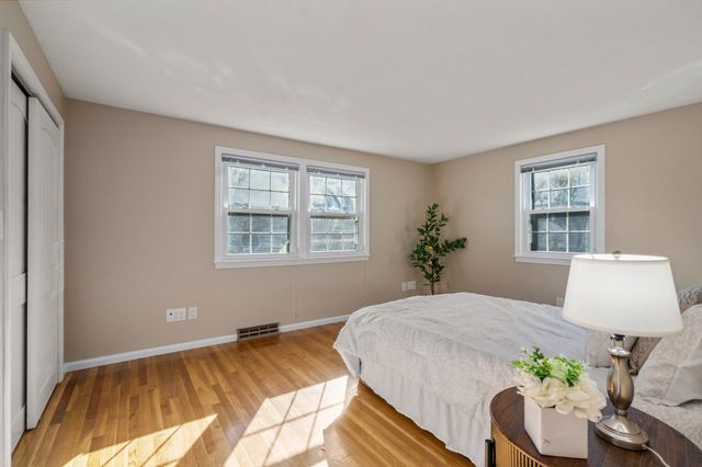16 Bacon Rd, Framingham, MA 01701