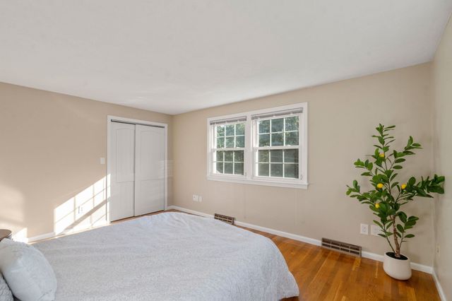 16 Bacon Rd, Framingham, MA 01701