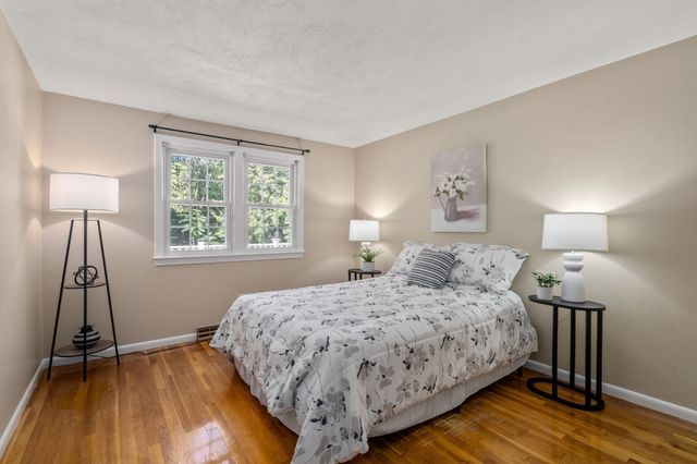 16 Bacon Rd, Framingham, MA 01701