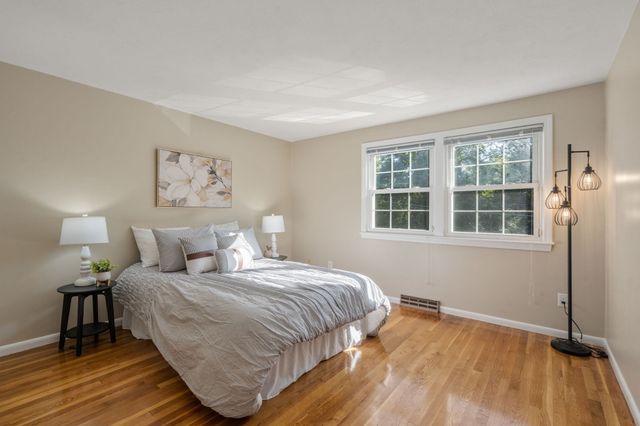 16 Bacon Rd, Framingham, MA 01701