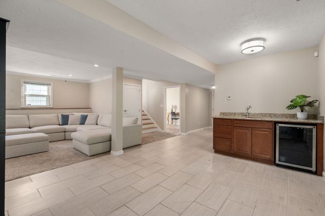 16 Bacon Rd, Framingham, MA 01701