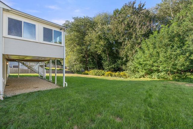 16 Bacon Rd, Framingham, MA 01701