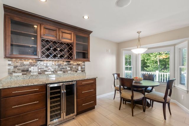 16 Bacon Rd, Framingham, MA 01701