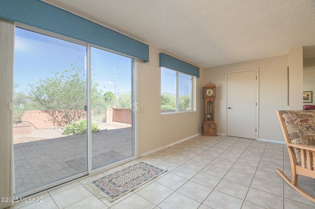 841 S Camino Del Monte, Green Valley, AZ 85614