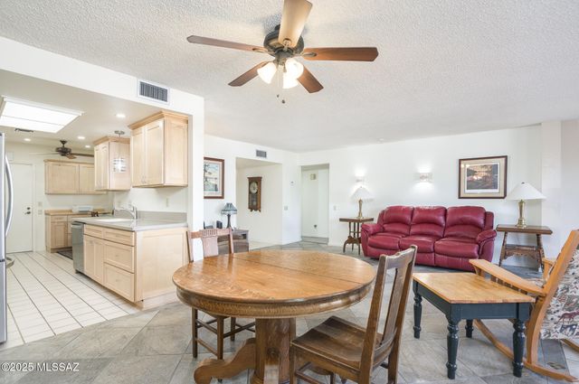 841 S Camino Del Monte, Green Valley, AZ 85614