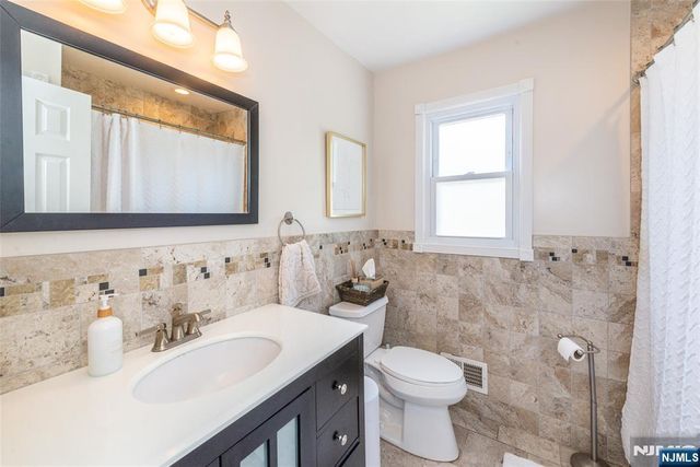 7 Craig Court, Elmwood Park, NJ 07407