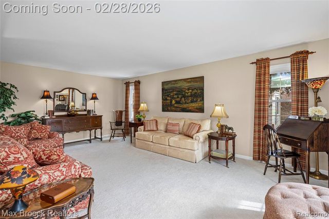 25884 Castlereigh Drive, Farmington, MI 48336