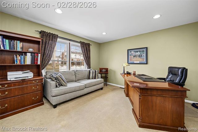 25884 Castlereigh Drive, Farmington, MI 48336