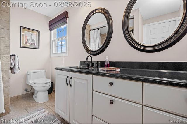 25884 Castlereigh Drive, Farmington, MI 48336